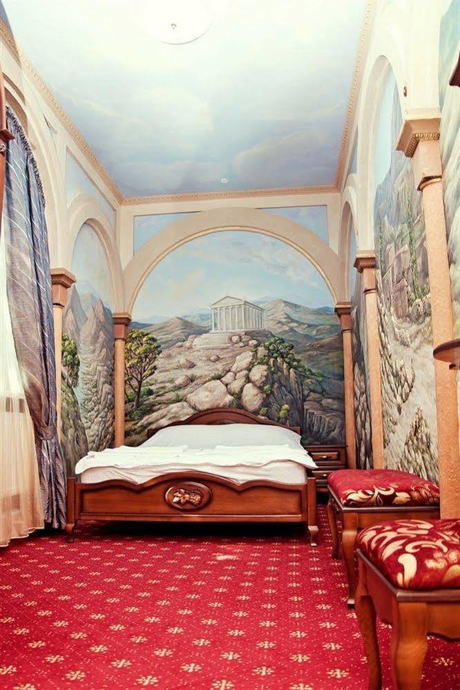Urartu Hotel Харков Екстериор снимка