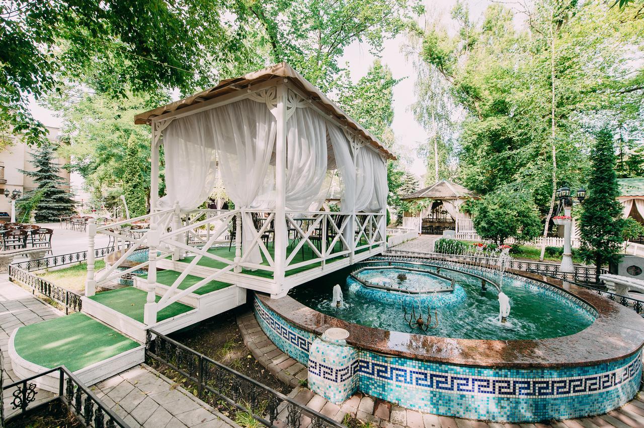 Urartu Hotel Харков Екстериор снимка