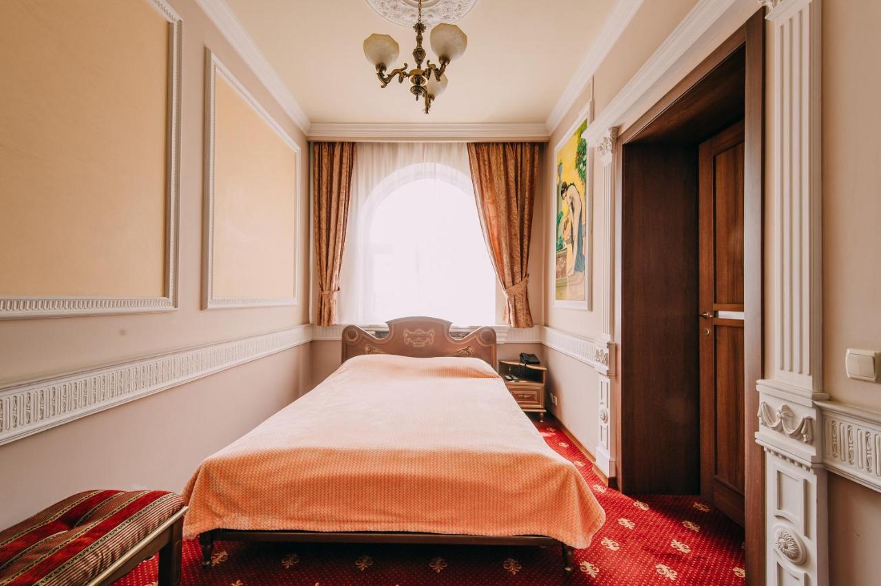 Urartu Hotel Харков Екстериор снимка